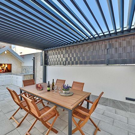 Luxury Apartment Pia With Swimming Pool And Grill Trogir Buitenkant foto