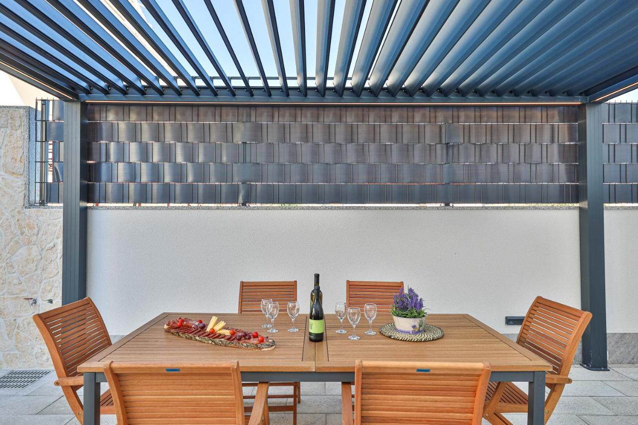 Luxury Apartment Pia With Swimming Pool And Grill Trogir Buitenkant foto