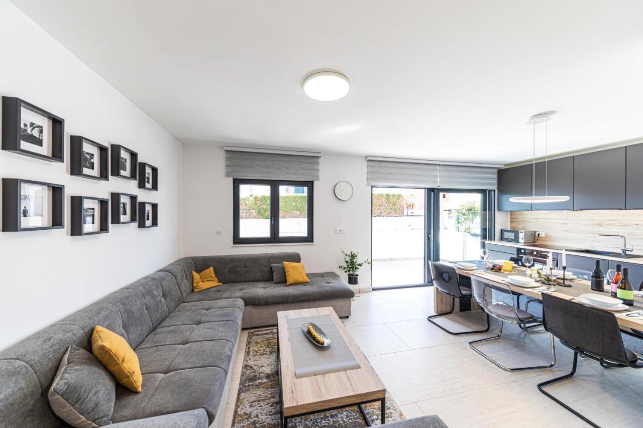 Luxury Apartment Pia With Swimming Pool And Grill Trogir Buitenkant foto