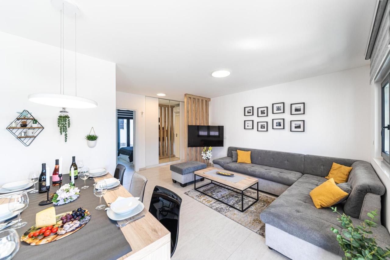 Luxury Apartment Pia With Swimming Pool And Grill Trogir Buitenkant foto