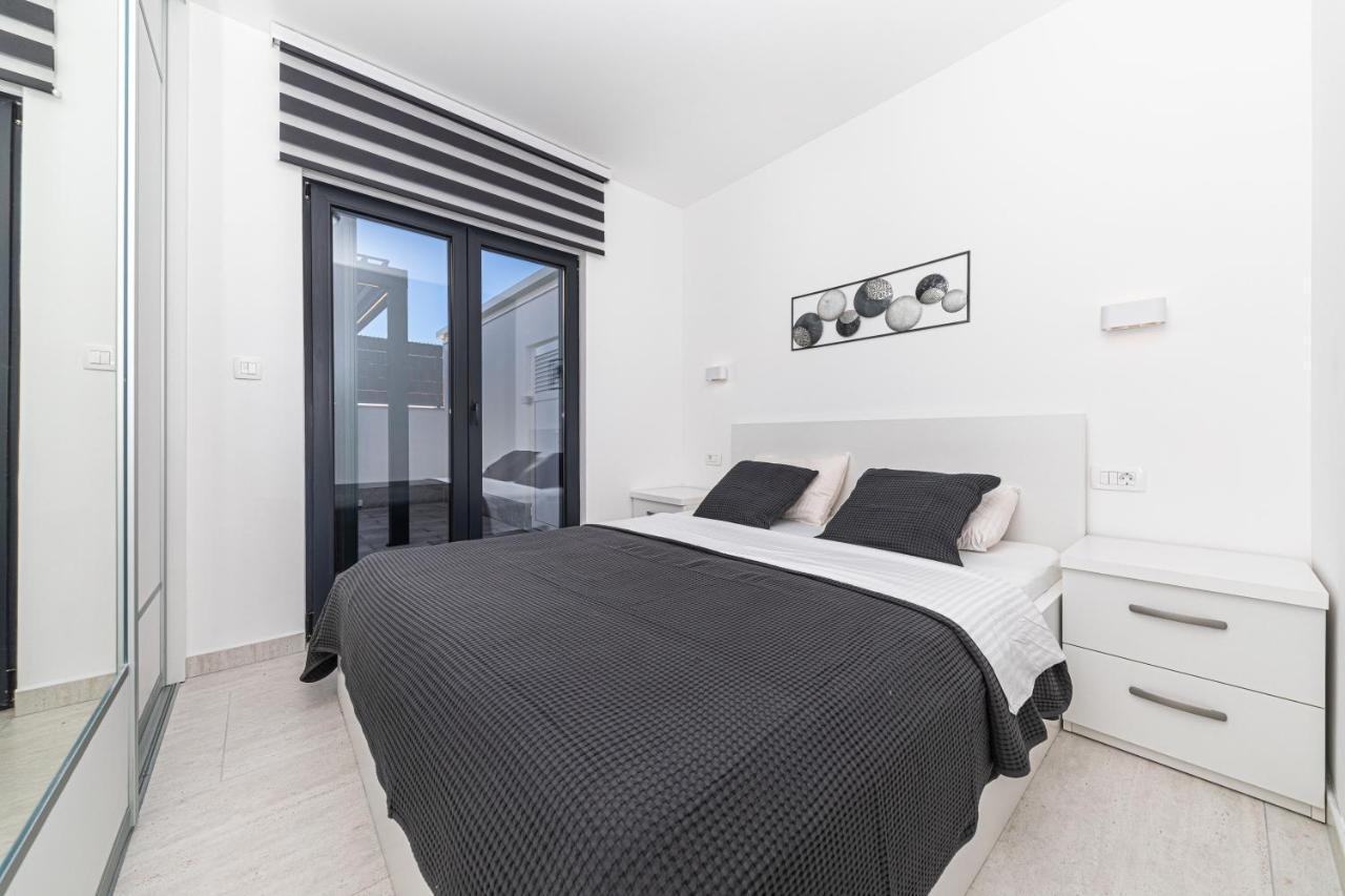 Luxury Apartment Pia With Swimming Pool And Grill Trogir Buitenkant foto