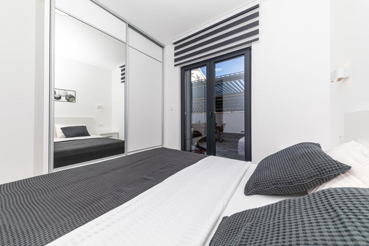 Luxury Apartment Pia With Swimming Pool And Grill Trogir Buitenkant foto