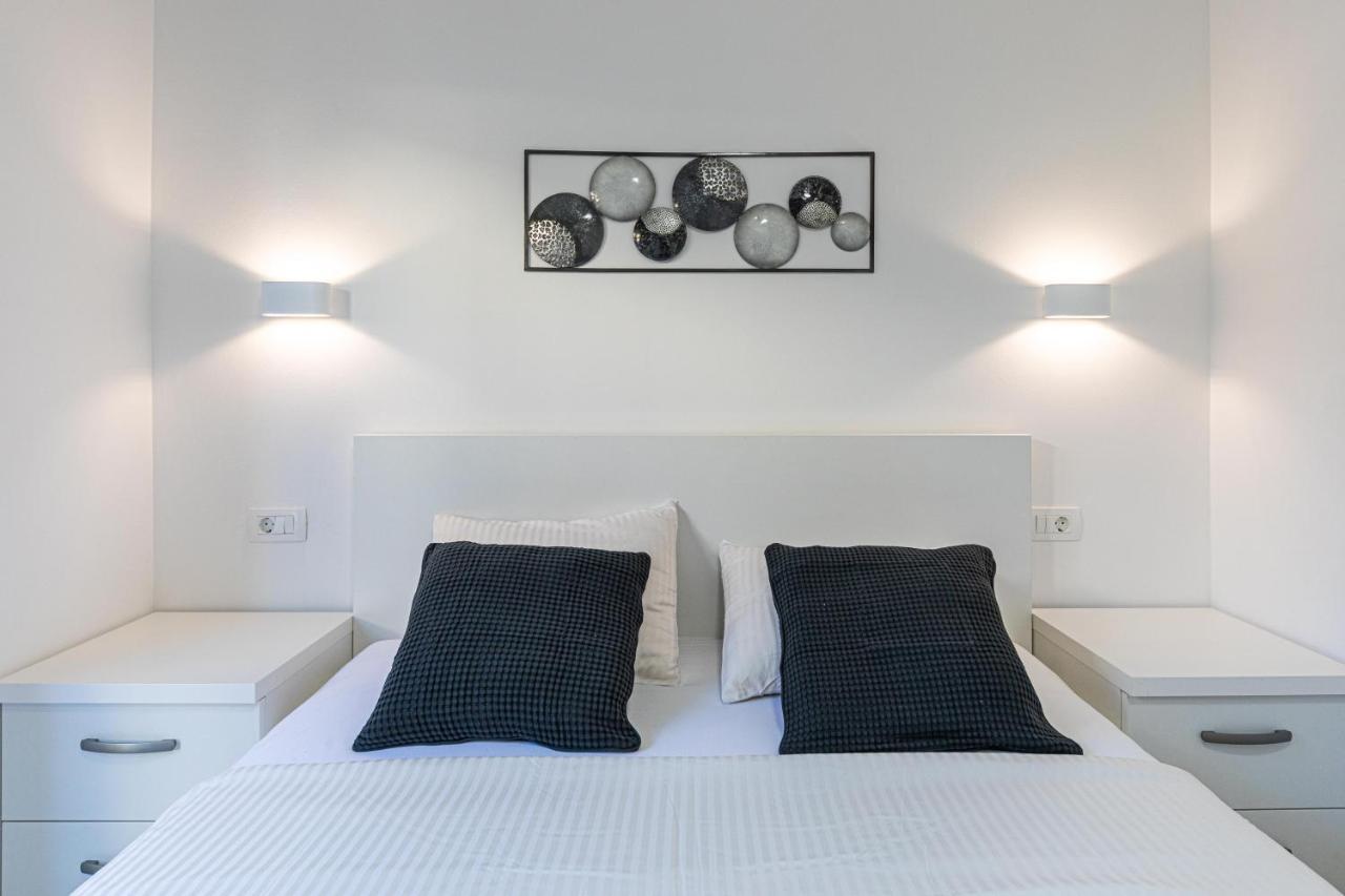 Luxury Apartment Pia With Swimming Pool And Grill Trogir Buitenkant foto