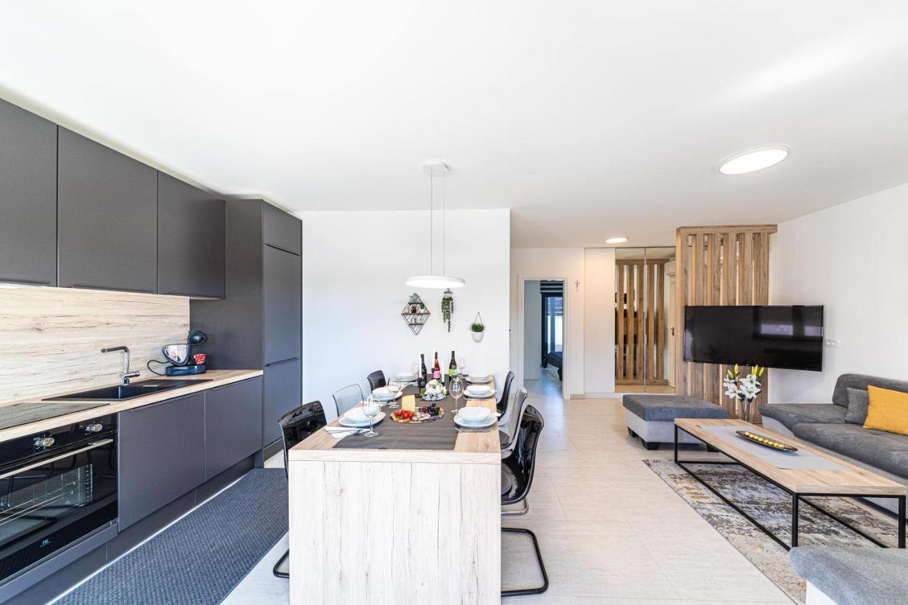 Luxury Apartment Pia With Swimming Pool And Grill Trogir Buitenkant foto
