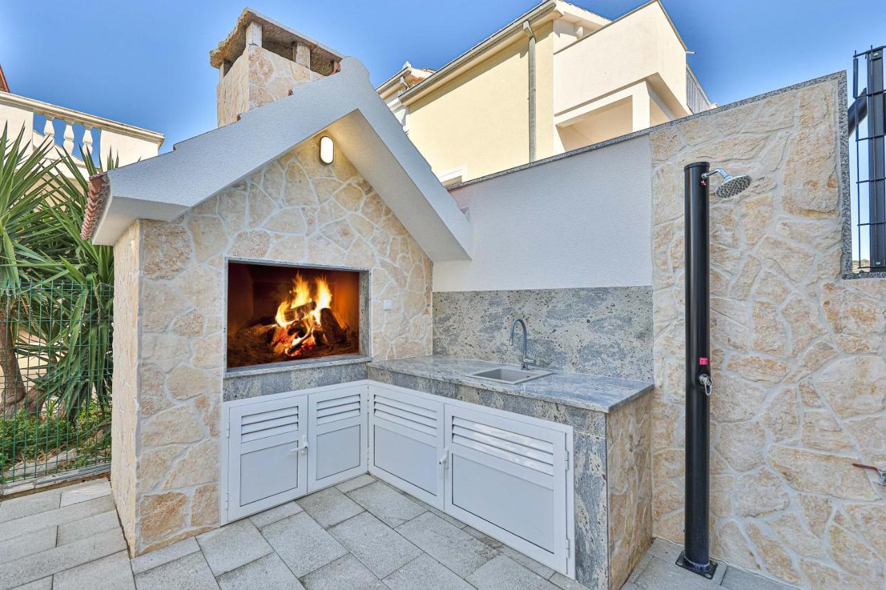 Luxury Apartment Pia With Swimming Pool And Grill Trogir Buitenkant foto