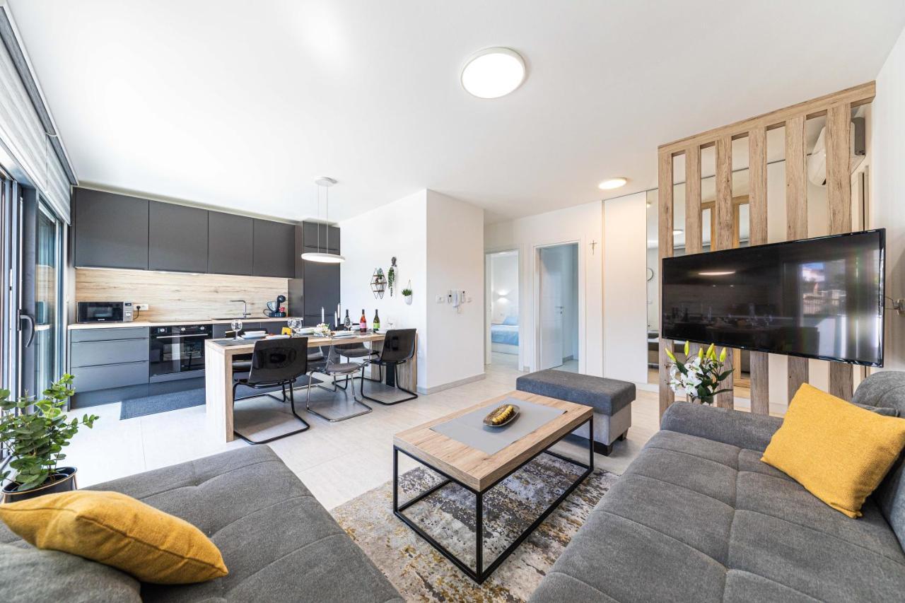 Luxury Apartment Pia With Swimming Pool And Grill Trogir Buitenkant foto